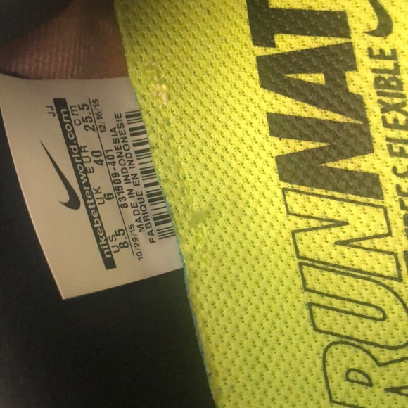 Nike Women’s Sneakers - Picture 8 of 12